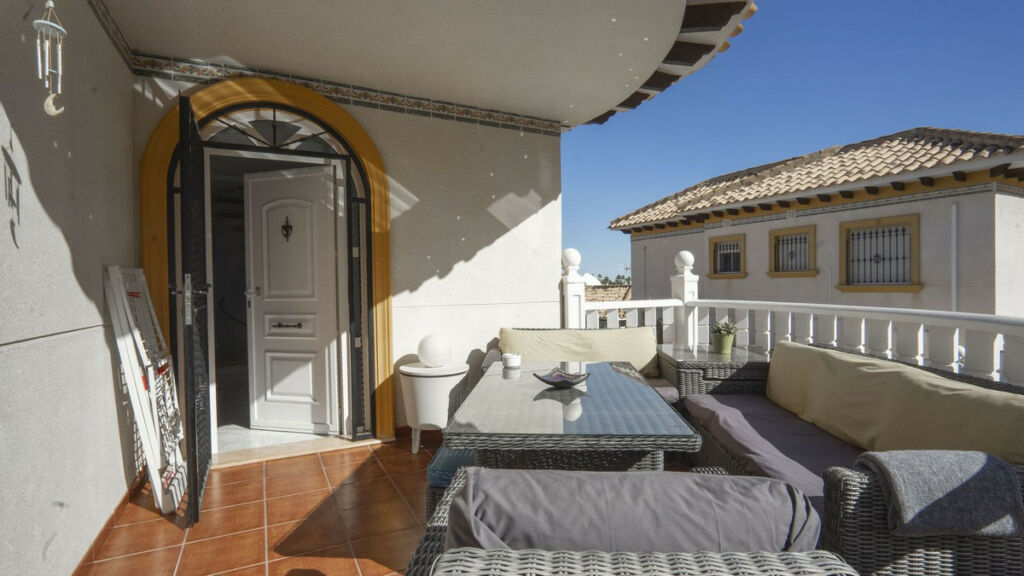 Detached Villa Villamartin Alicante - image 7