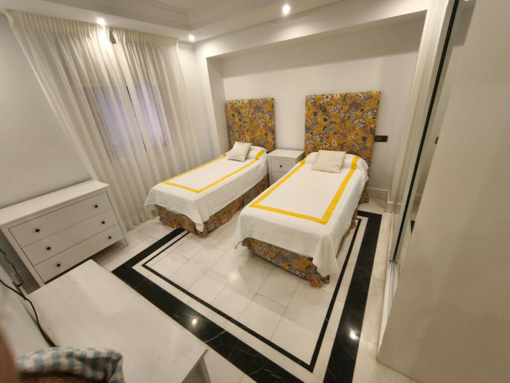 Ground Floor Apartment Puerto Banús Málaga - image 7