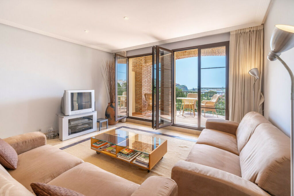 Middle Floor Apartment Los Arqueros Málaga - image 7
