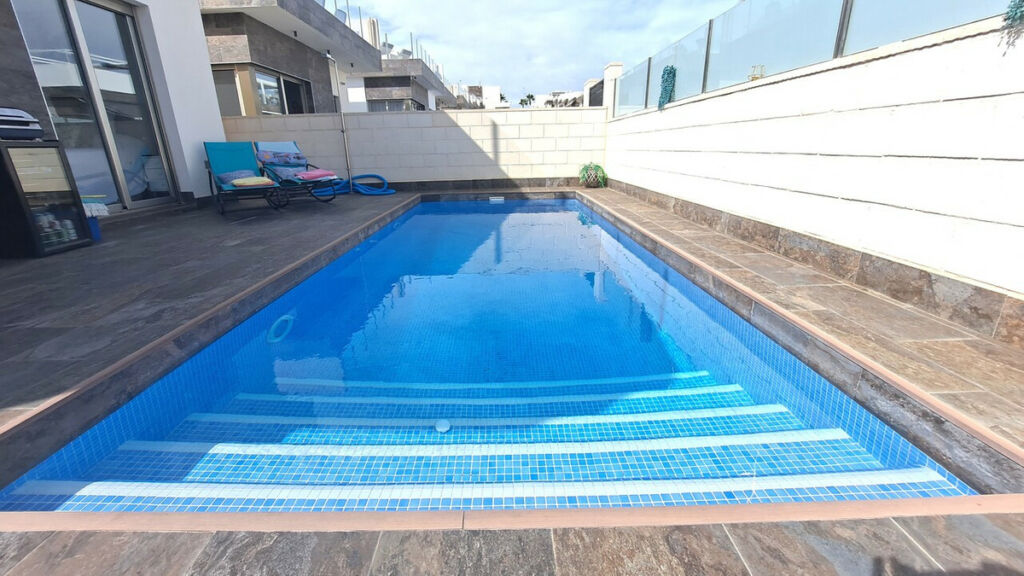 Detached Villa Villamartin Alicante - image 7