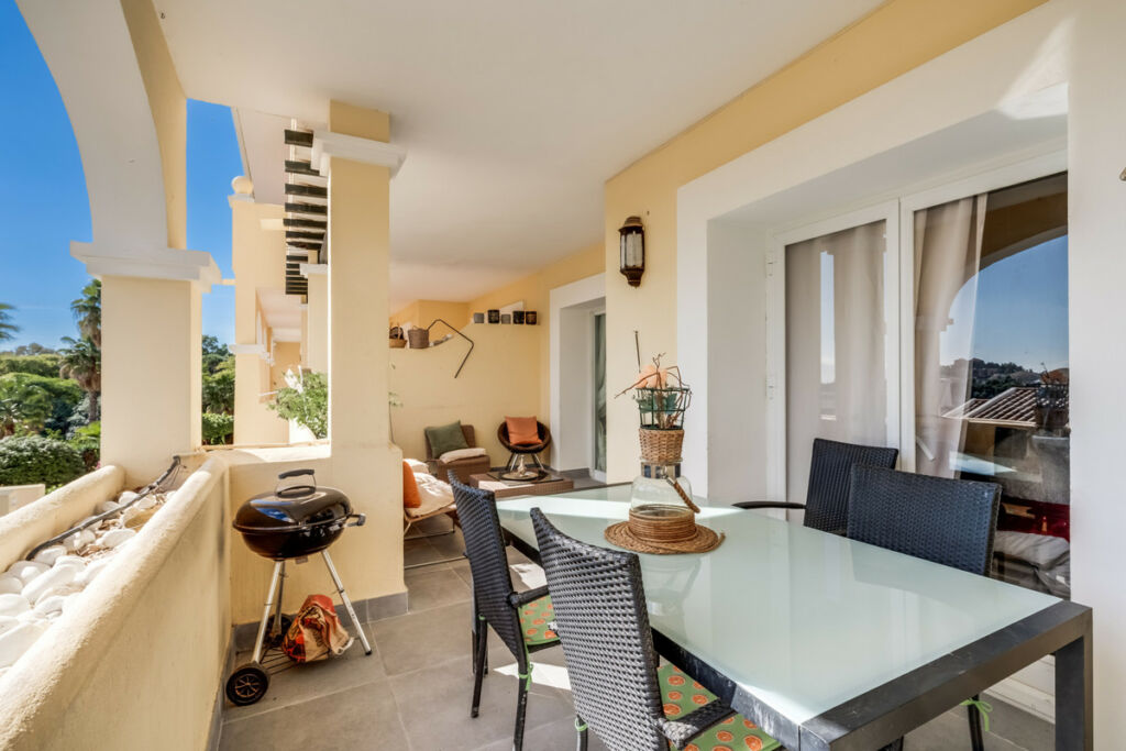Middle Floor Apartment La Quinta Málaga - image 8
