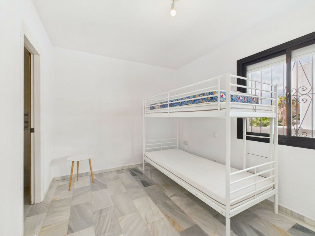 Middle Floor Apartment Estepona Málaga - image 7