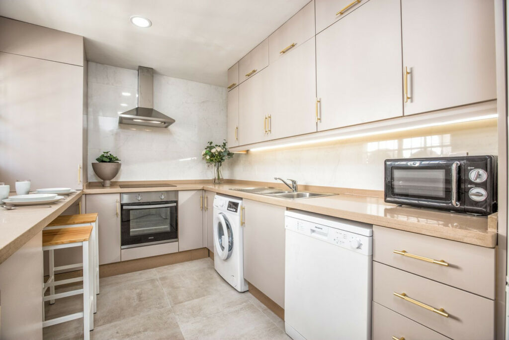Townhouse Aloha Málaga - image 9