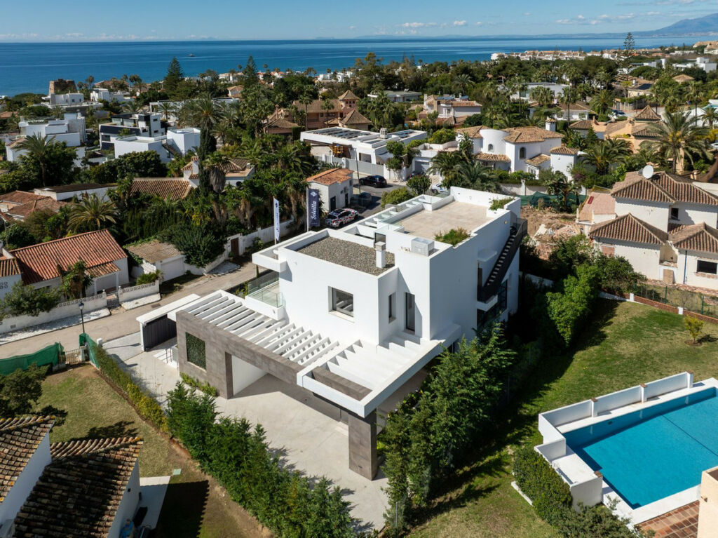 Detached Villa Marbesa Málaga - image 34