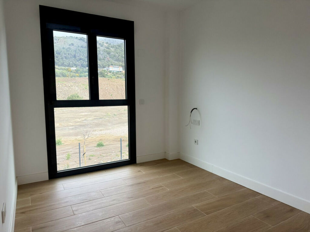 Middle Floor Apartment Higueron Málaga - image 9
