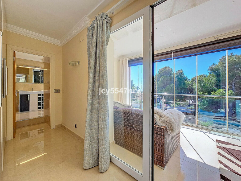 Detached Villa Moraira Alicante - image 8