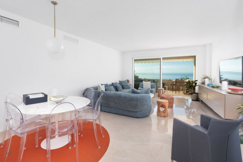Middle Floor Apartment Estepona Málaga - image 8