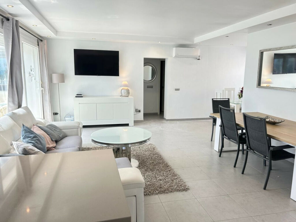 Detached Villa Estepona Málaga - image 8