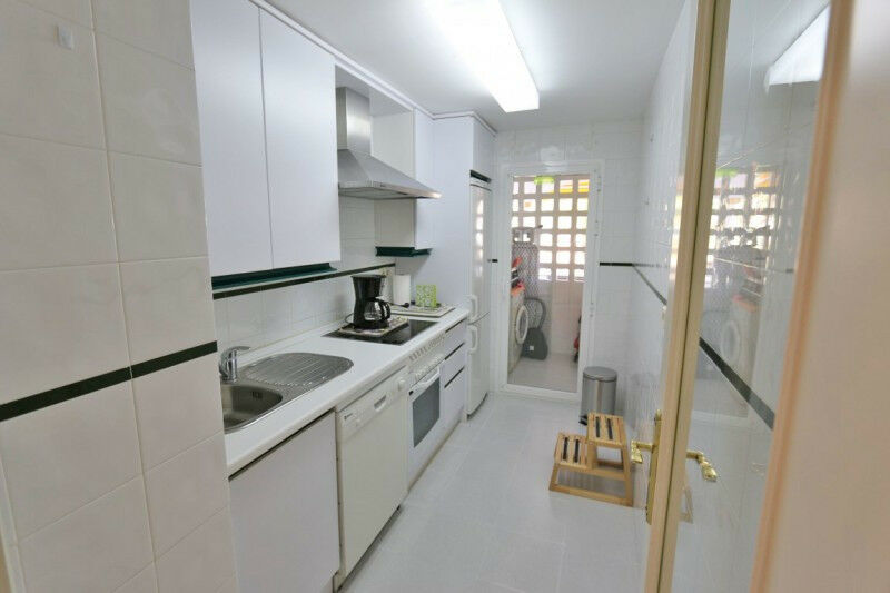 Middle Floor Apartment Nueva Andalucía Málaga - image 8