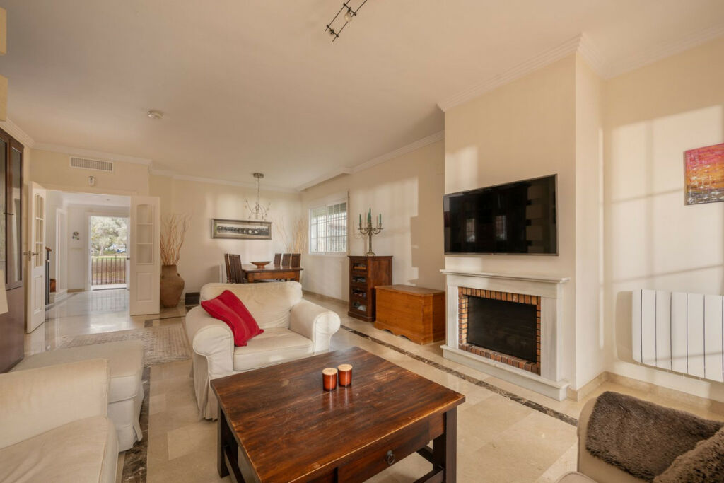 Detached Villa Elviria Málaga - image 12