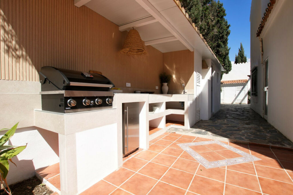 Detached Villa Costabella Málaga - image 8