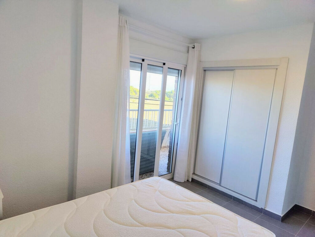 Middle Floor Apartment Punta Prima Alicante - image 8