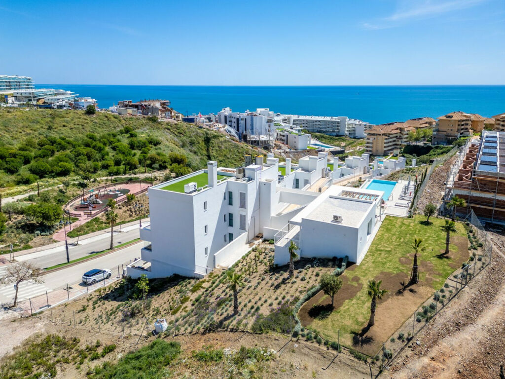 Middle Floor Apartment Fuengirola Málaga - image 8