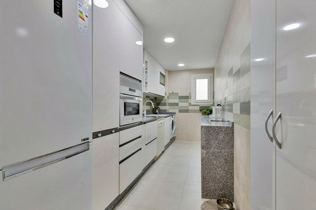 Middle Floor Apartment Fuengirola Málaga - image 8