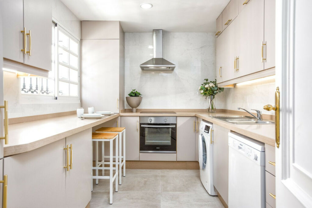 Townhouse Aloha Málaga - image 10
