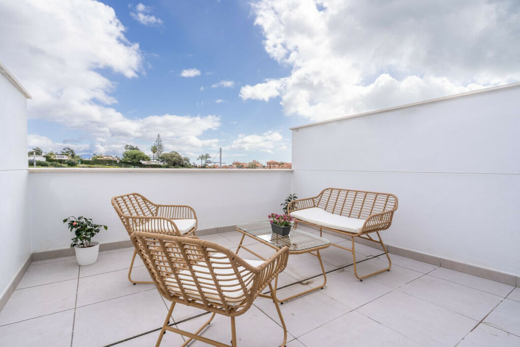 Middle Floor Apartment Estepona Málaga - image 8