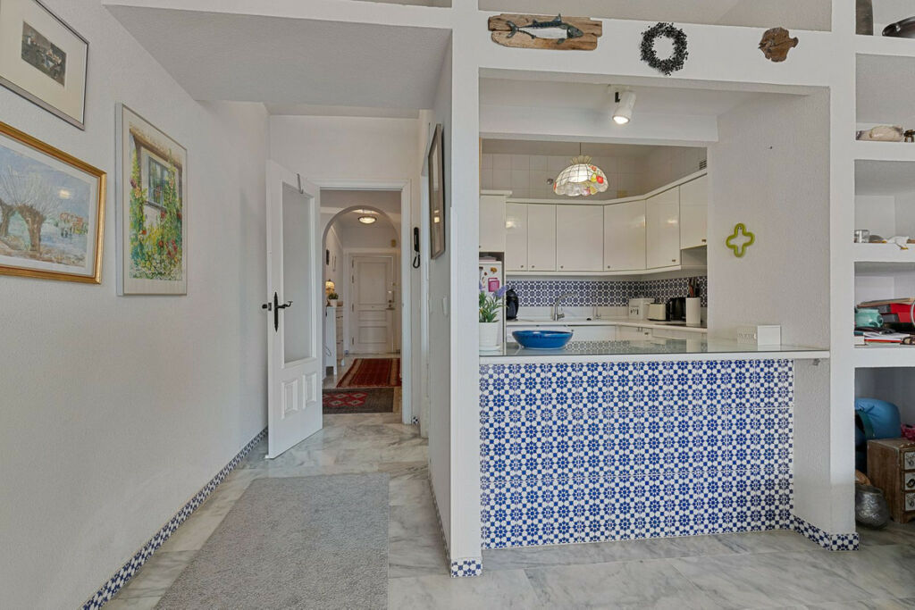 Middle Floor Apartment Fuengirola Málaga - image 8