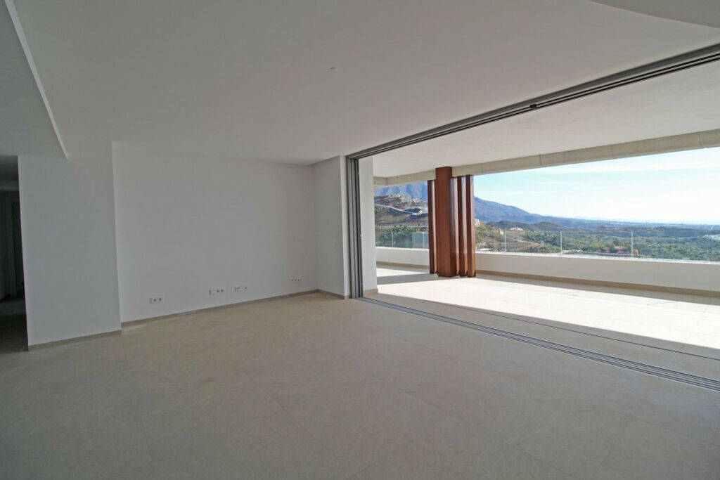 Middle Floor Apartment La Quinta Málaga - image 8