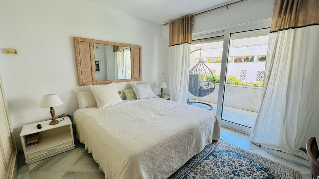 Middle Floor Apartment Puerto Banús Málaga - image 8