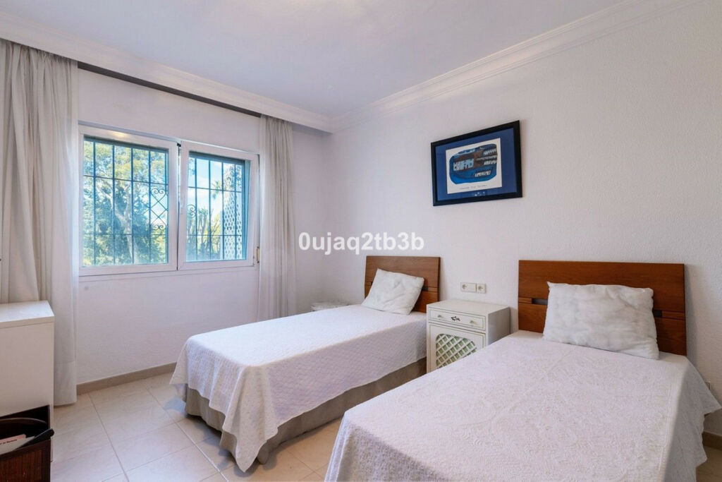 Ground Floor Apartment Nueva Andalucía Málaga - image 11