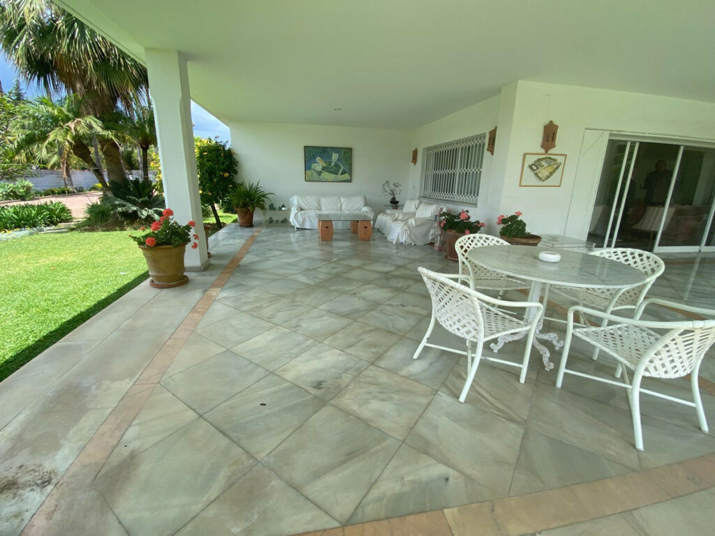 Detached Villa Guadalmina Baja Málaga - image 8