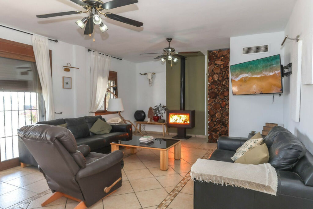 Detached Villa Alozaina Málaga - image 9