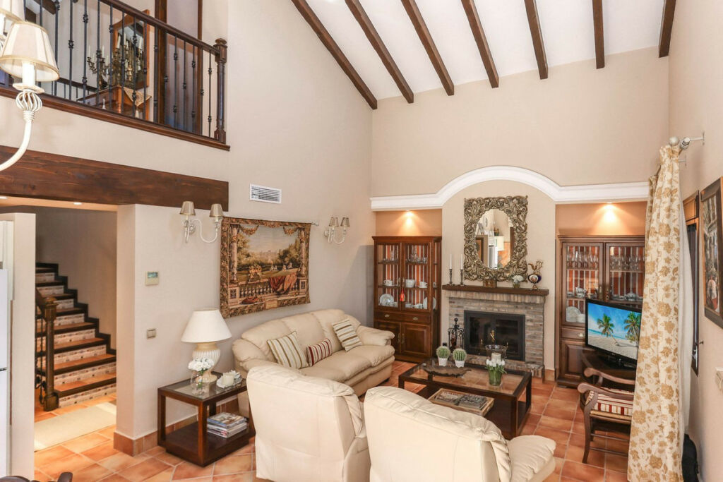 Detached Villa Guaro Málaga - image 8