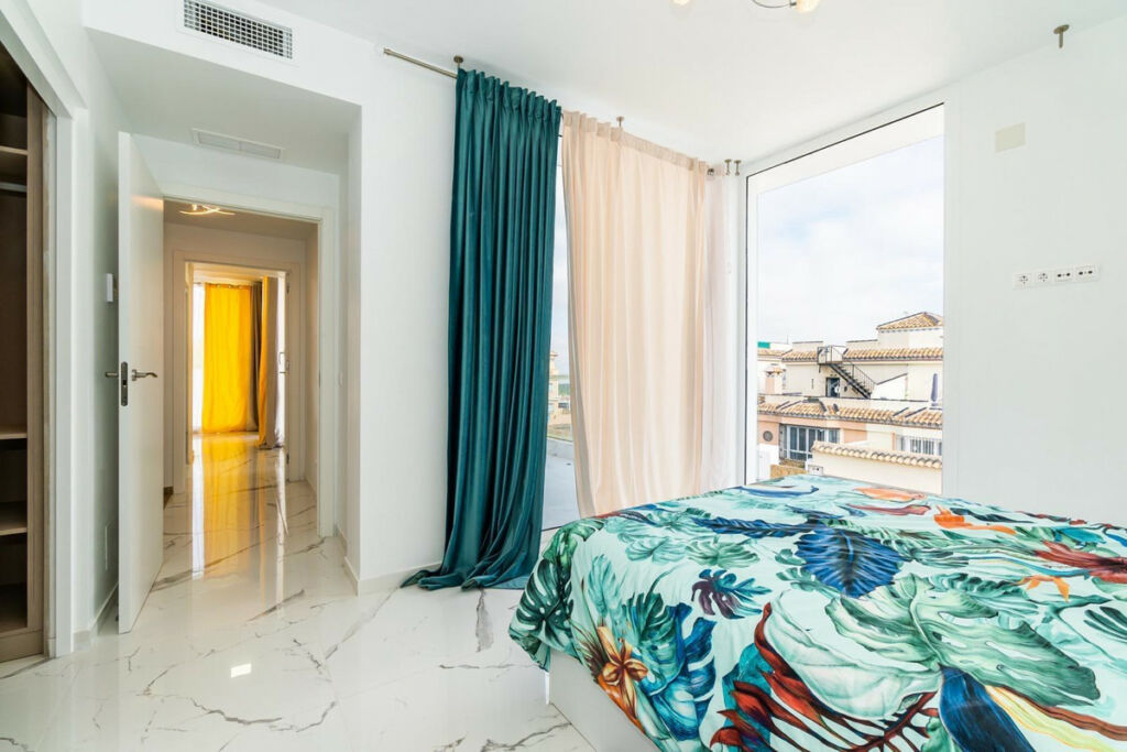 Detached Villa Villamartin Alicante - image 8