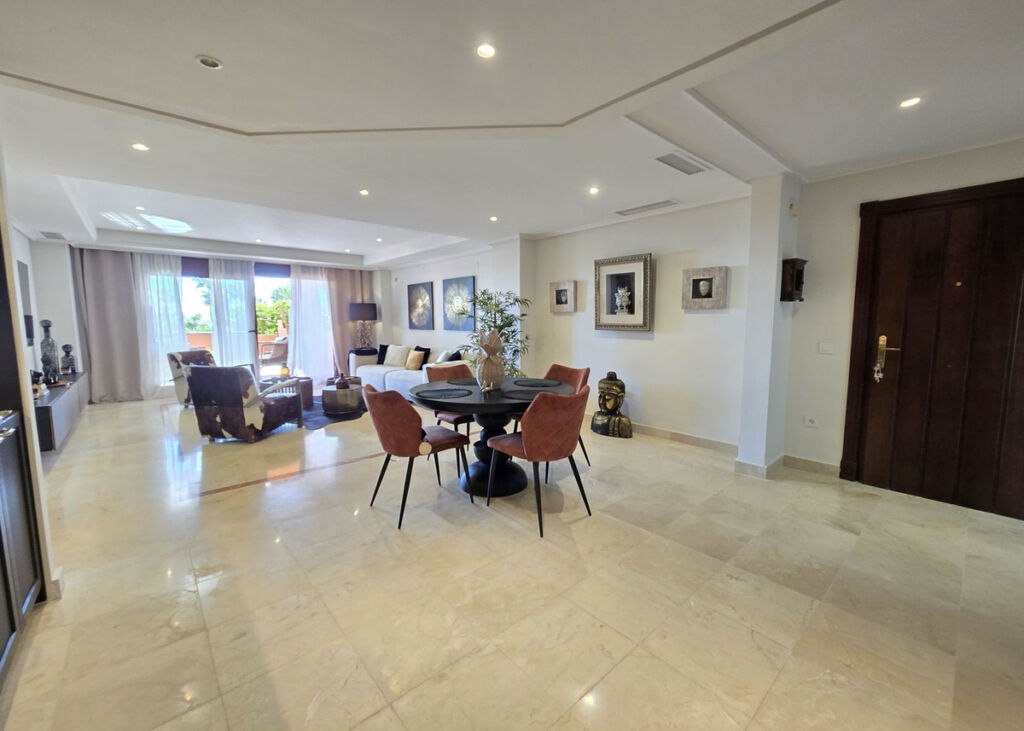 Ground Floor Apartment La Mairena Málaga - image 8