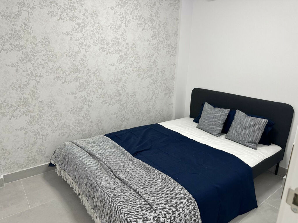 Middle Floor Apartment The Golden Mile Málaga - image 8