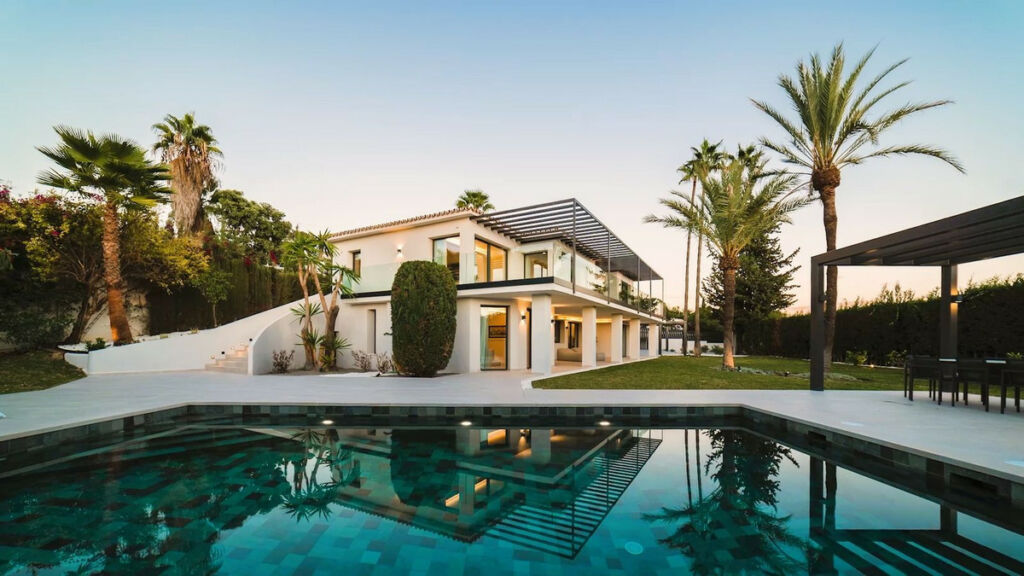 Detached Villa The Golden Mile Málaga - image 8