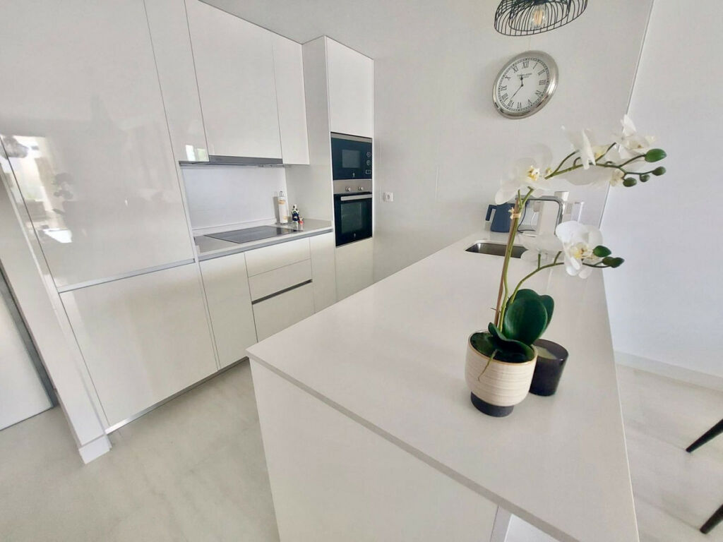 Middle Floor Apartment Estepona Málaga - image 8