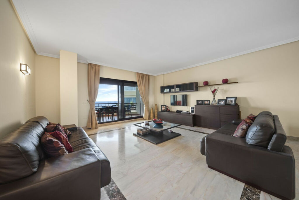 Middle Floor Apartment Benalmadena Málaga - image 7
