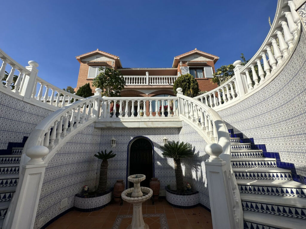 Detached Villa Málaga Este Málaga - image 8