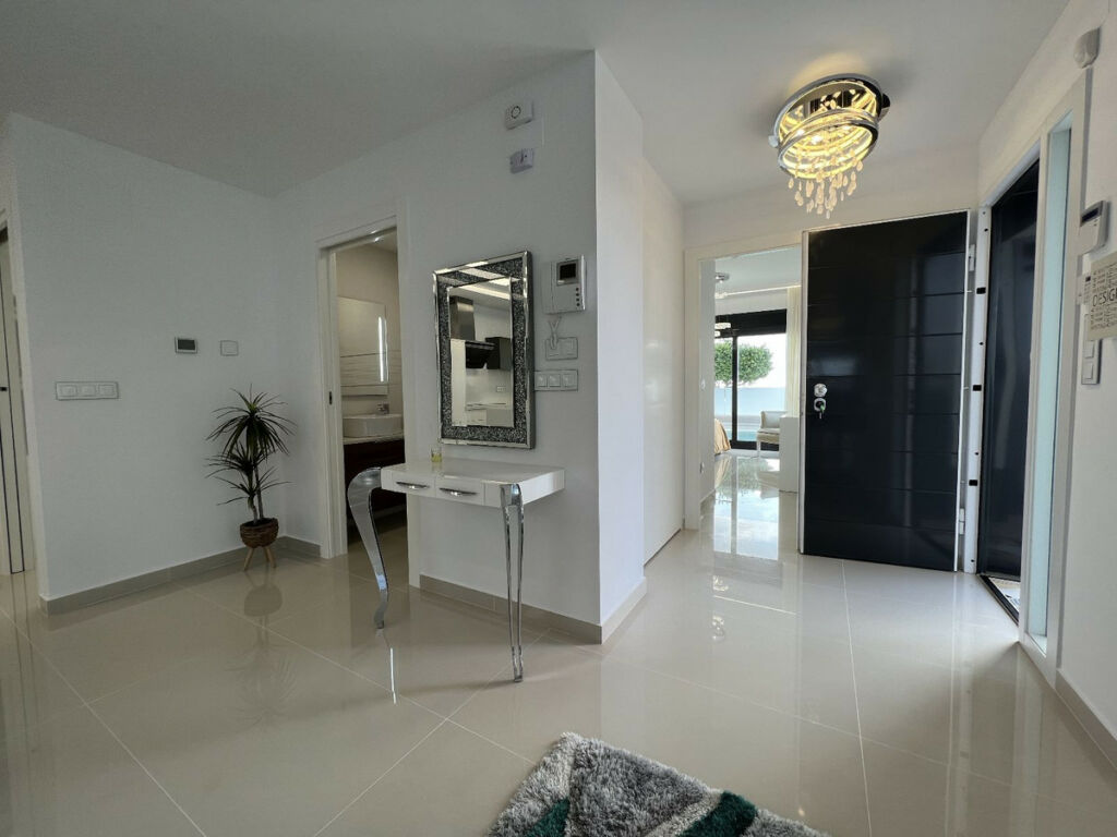 Detached Villa San Miguel de Salinas Alicante - image 8