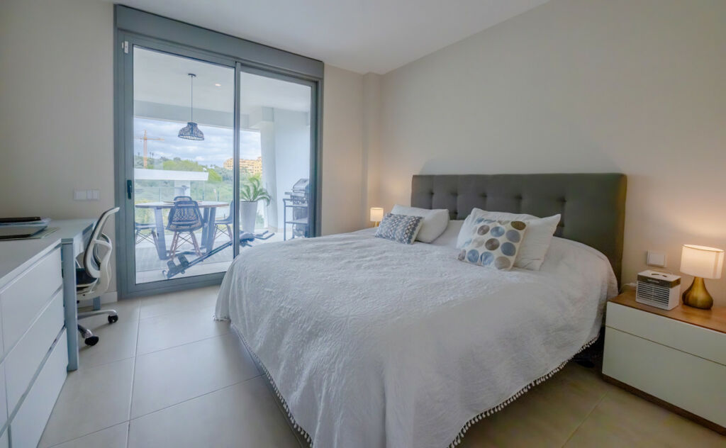 Middle Floor Apartment Estepona Málaga - image 8