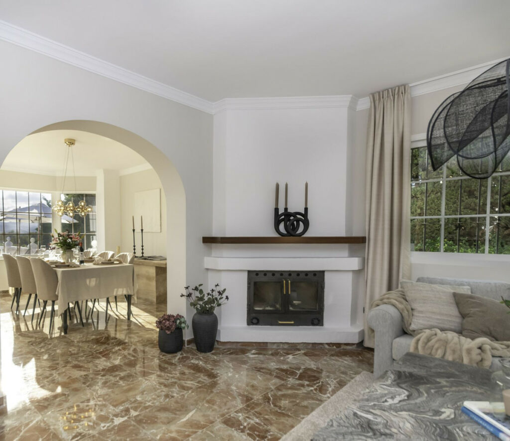 Detached Villa Sierrezuela Málaga - image 9