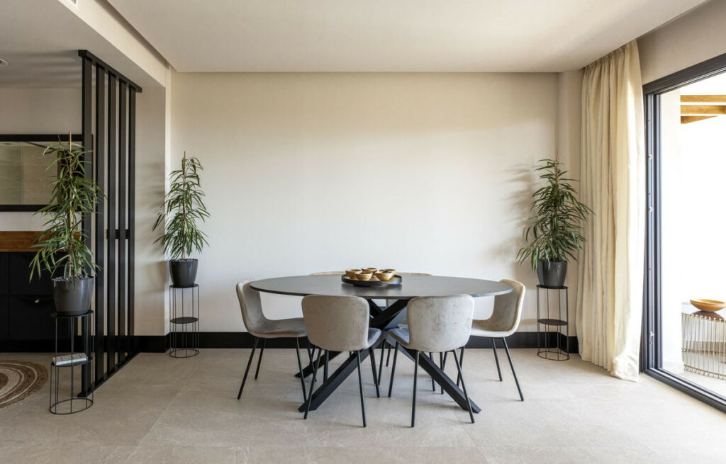 Middle Floor Apartment Nueva Andalucía Málaga - image 9