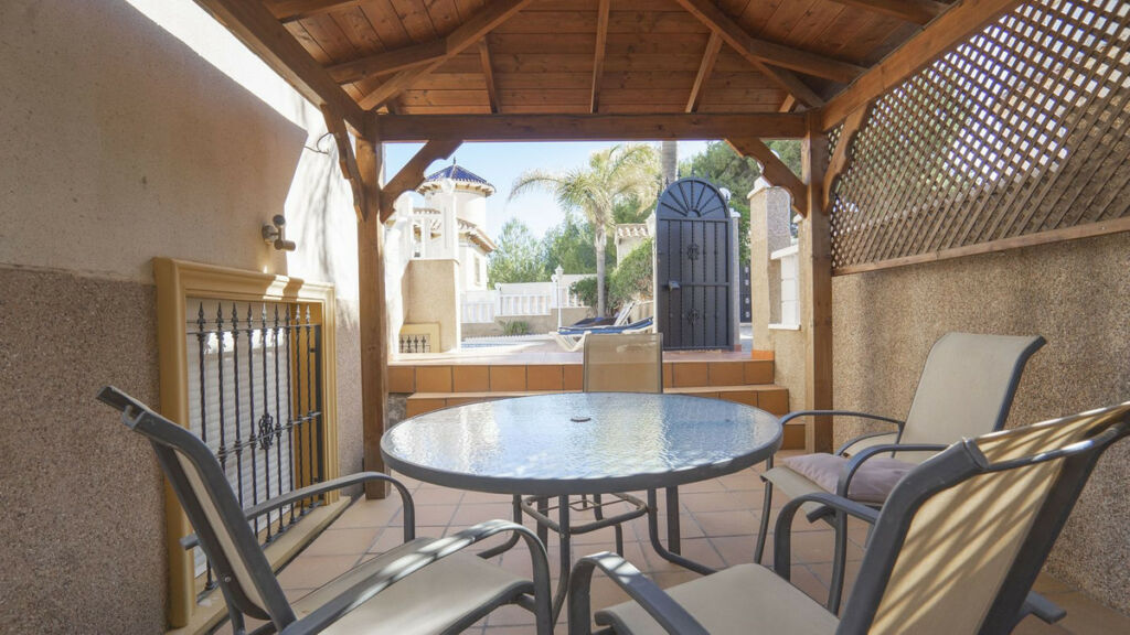 Detached Villa Villamartin Alicante - image 9