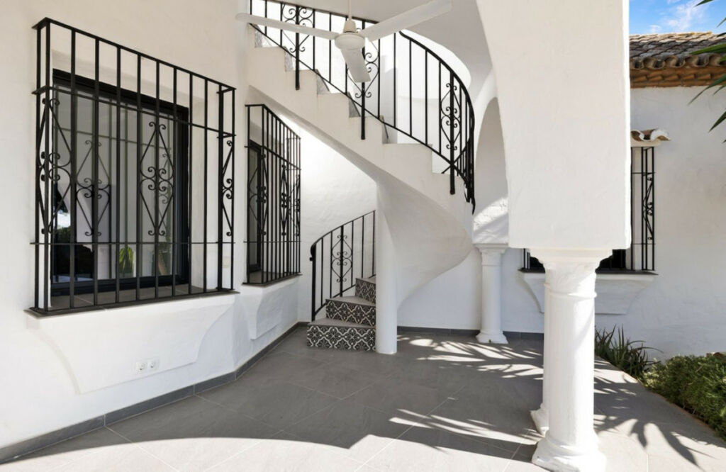 Detached Villa Las Chapas Málaga - image 9
