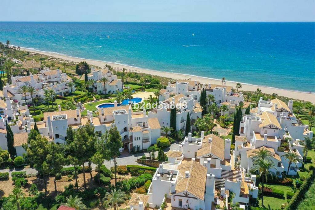 Middle Floor Apartment Los Monteros Málaga - image 9