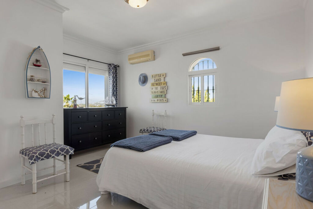Semi-Detached House El Chaparral Málaga - image 9