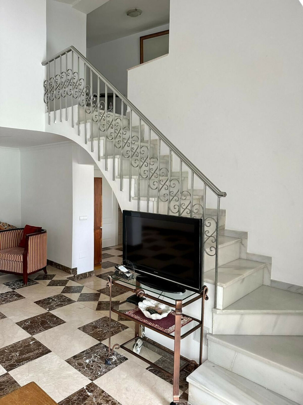 Detached Villa Estepona Málaga - image 9