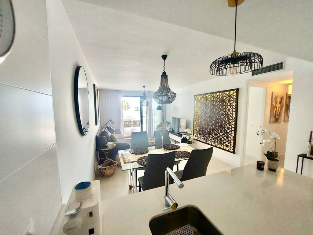 Middle Floor Apartment Estepona Málaga - image 9