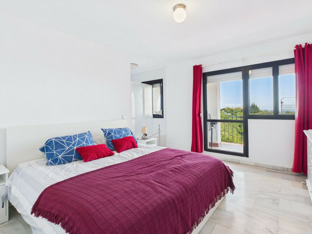 Middle Floor Apartment Estepona Málaga - image 9