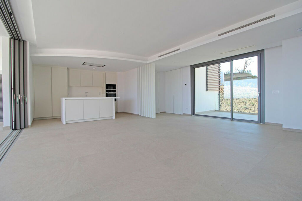 Middle Floor Apartment La Quinta Málaga - image 9
