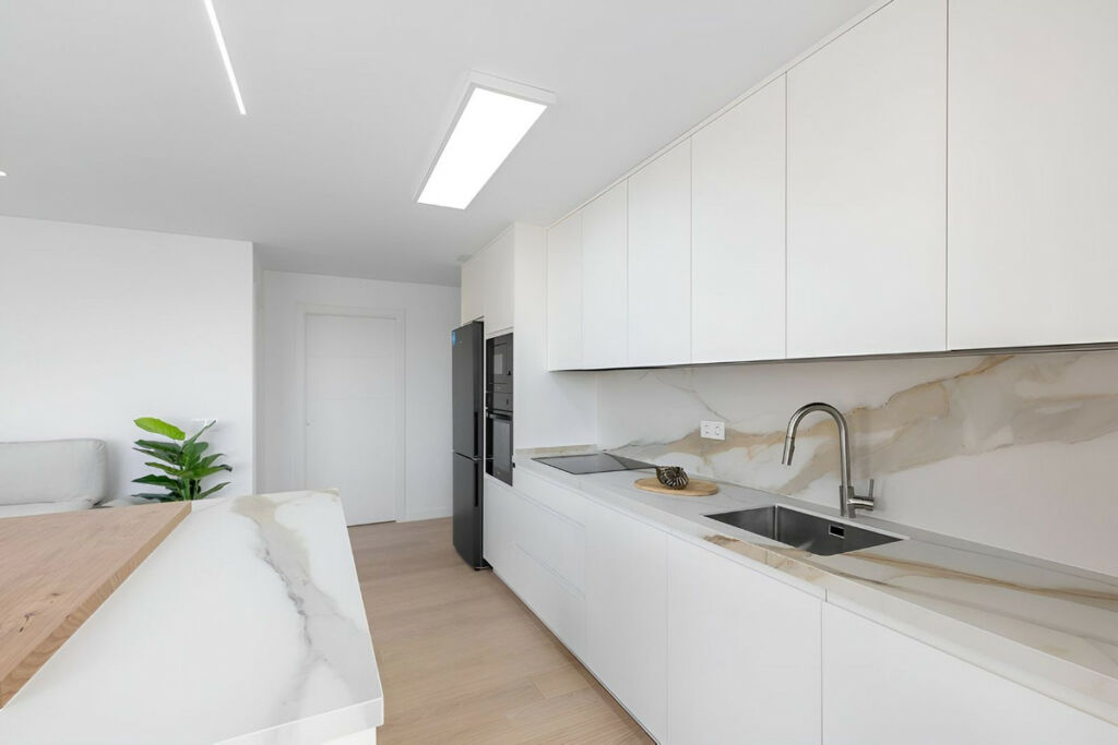 Middle Floor Apartment Torrevieja Alicante - image 9