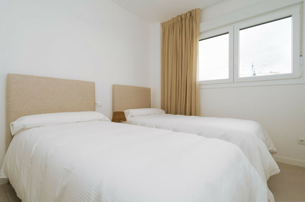 Middle Floor Apartment Estepona Málaga - image 9