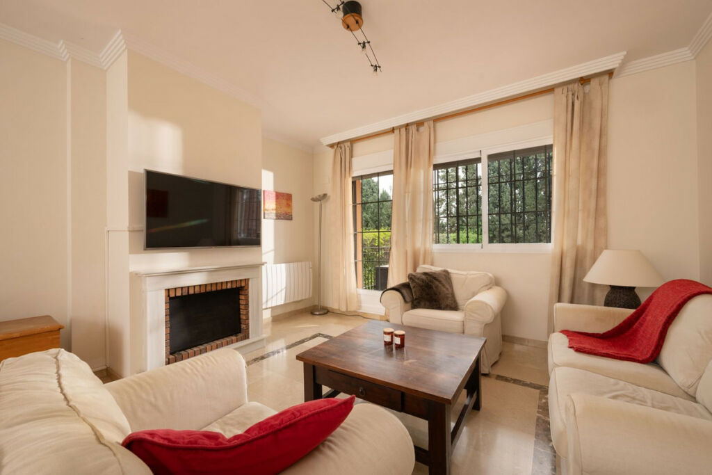 Detached Villa Elviria Málaga - image 5
