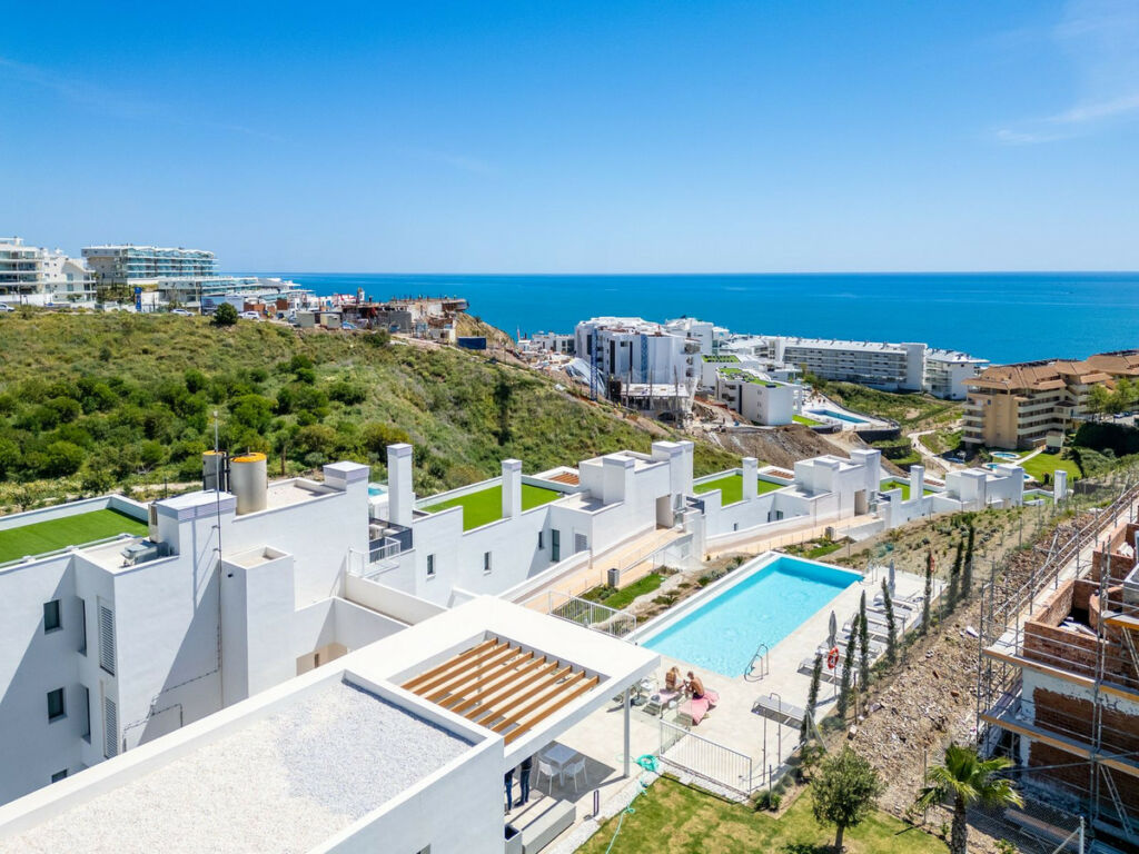 Middle Floor Apartment Fuengirola Málaga - image 9